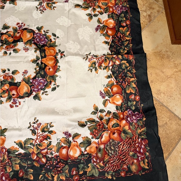 Thanksgiving Tablecloths Set of 2 - Picture 4 of 14